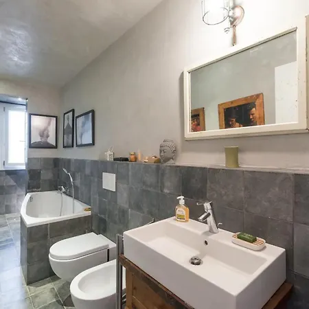 Apartment Unique 100 Sqm Design Flat In Oltrarno Florenz
